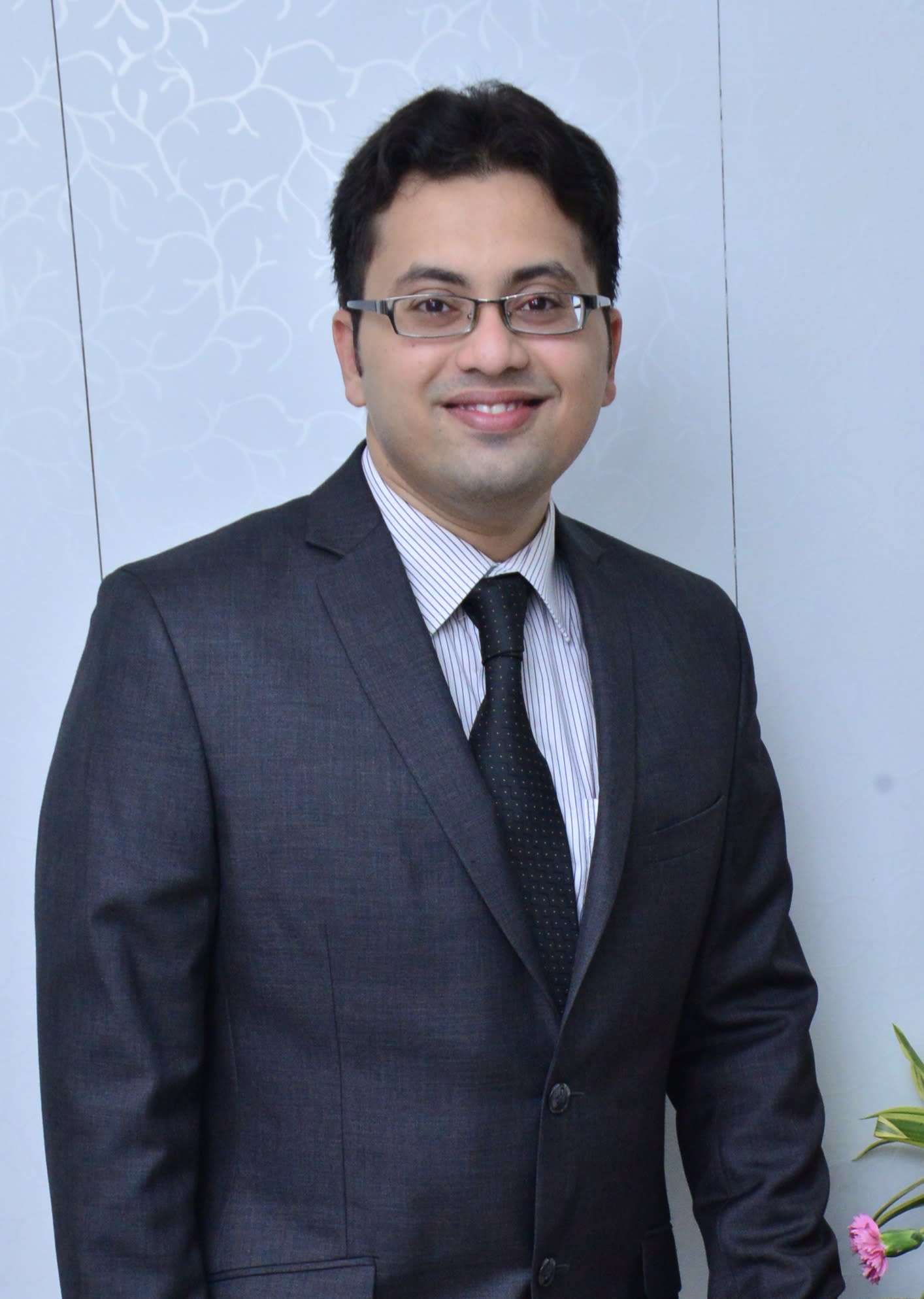 Dr Abhishek Arun Nerurkar Orthopedist Book Online Consultation Session Now Cure Fit A dot com mom | ' dr.