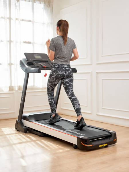 Smartrun Carson 5.5 hp peak treadmill, Maximum Weight 130 kg, Maximum speed 16 km/hr, Auto Incline, Free Diet plan, Trainer sessions, Black (6 Months extended Warranty only on Cultsport.com)