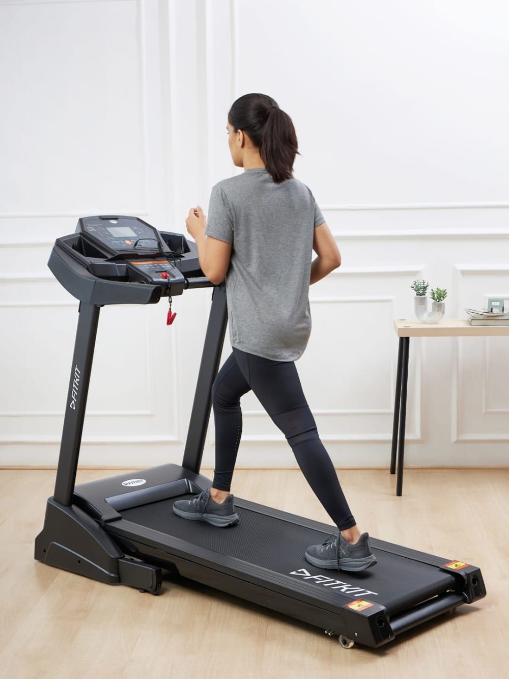 Buy HRX Hampson 3 HP Peak (Max Weight: 100 Kg) 3 Level Manual Incline  Treadmill for Home Gym Fitness with 1 Year Warranty Online at Low Prices in  India 