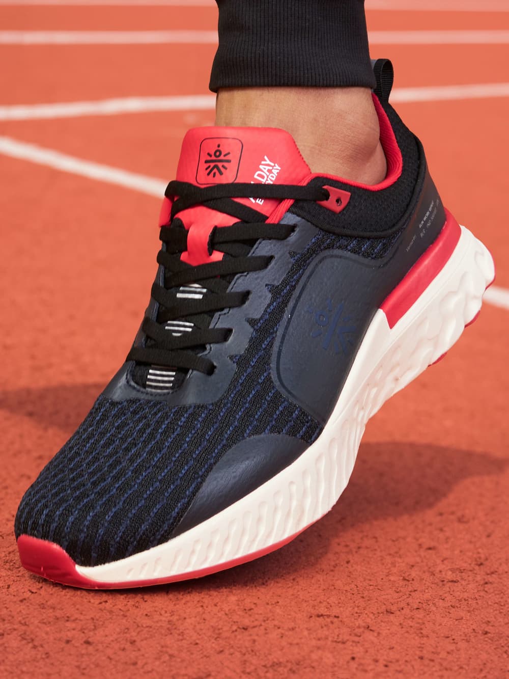 Versa running deals shoe maker