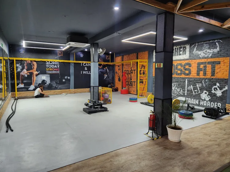 Fitt Lounge (Noida)